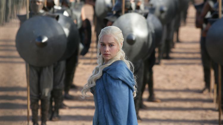 Auch die mögliche Thronfolgerin Daenerys Targaryen (Emilia Clarke) wurde in der Serie schon vergewaltigt - von ihrem Ehemann. 