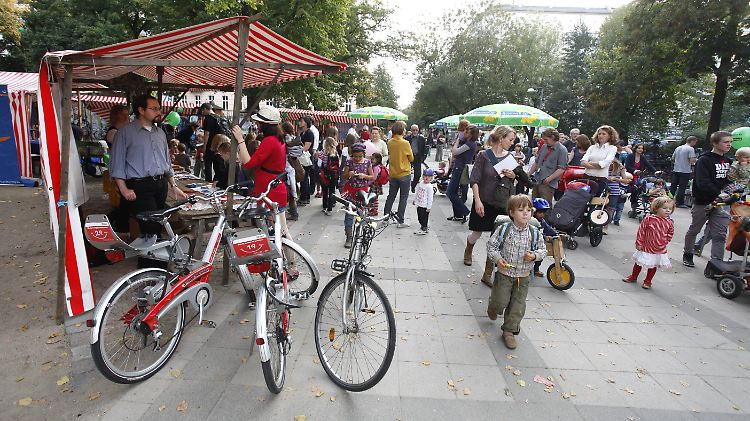 Im Jahr 2010 war der Helmholtzplatz bereits Zielort der "Mobility Parade", einer Demo für eine umweltfreundlichere Mobilität.