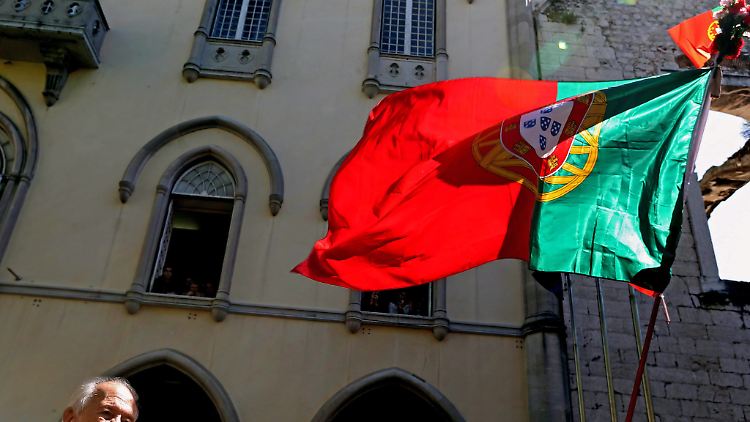 Nach Irland und Spanien wird Portugal als drittes Land der Euro-Zone aus dem Rettungsprogramm der EU ausscheiden. 
