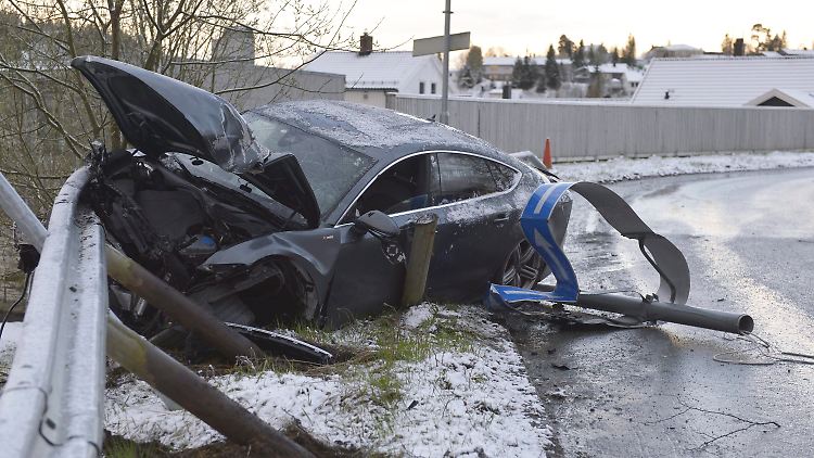 Das Auto von Petter Northug war nach dem Unfall nur noch ein Wrack.