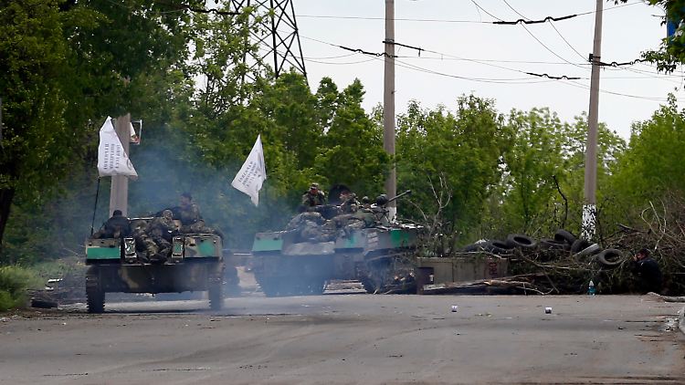 Prorussische Separatisten haben ebenso wie die ukrainische Armee Straßensperren rund um Slawjansk errichtet.