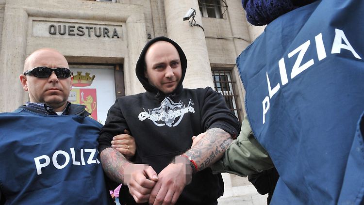 Festnahme eines Hooligans in Genua.