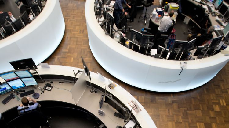 Viel los in Frankfurt: Sieben Dax-Unternehmen liefern ihre Zahlenwerke ab.