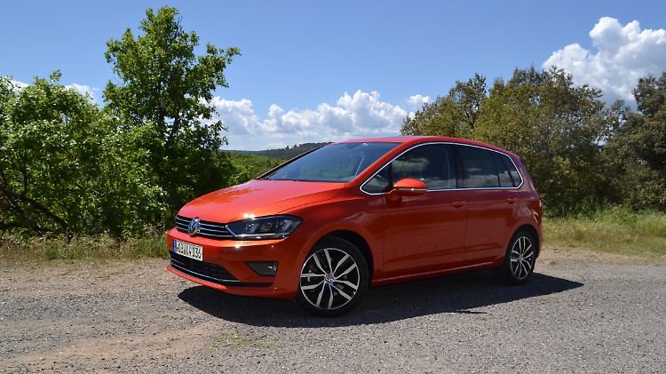 Schick ist der Golf Sportsvan auch in seiner neuen Farbe Habanero Orange, die aber mit 680 Euro extra zu Buche schlägt.
