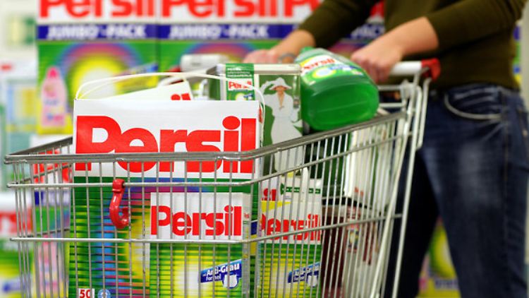 Henkel verdient mehr - muss sich das aber über Einsparungen sichern.