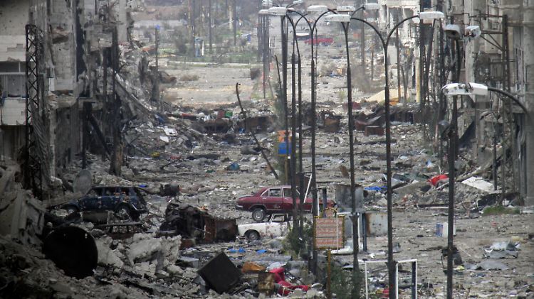 Die einst quirlige Provinzstadt Homs ist nach zweieinhalb Jahren ununterbrochener Kämpfe buchstäblich ein Trümmerfeld.