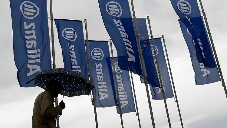 Wolken am Himmel: Ein Allianz-Aktionär macht seinem Ärger Luft.