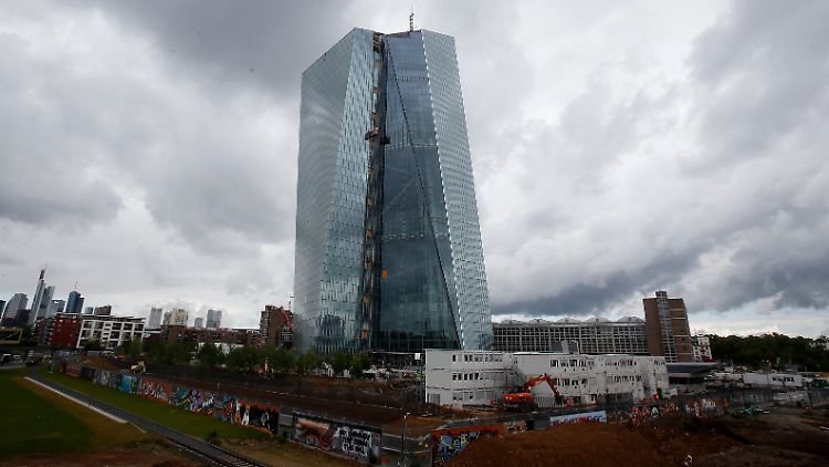 Chef auf Dienstreise: Die neue Zentrale der Europäischen Zentralbank in Frankfurt am Main wollen die Währungshüter Ende des Jahres beziehen.
