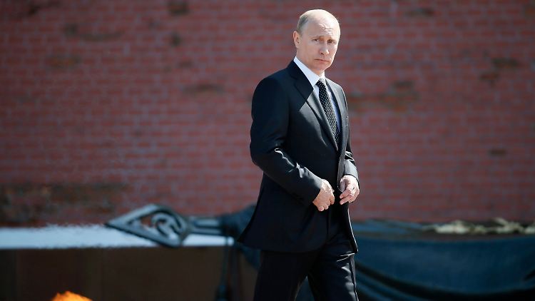 Trotz des gegenwärtigen Konflikts dürfen die Errungenschaften der Roten Armee im Kampf gegen Hitlerdeutschland nicht vergessen werden. Und Putin ist der Repräsentant des russischen Volkes.