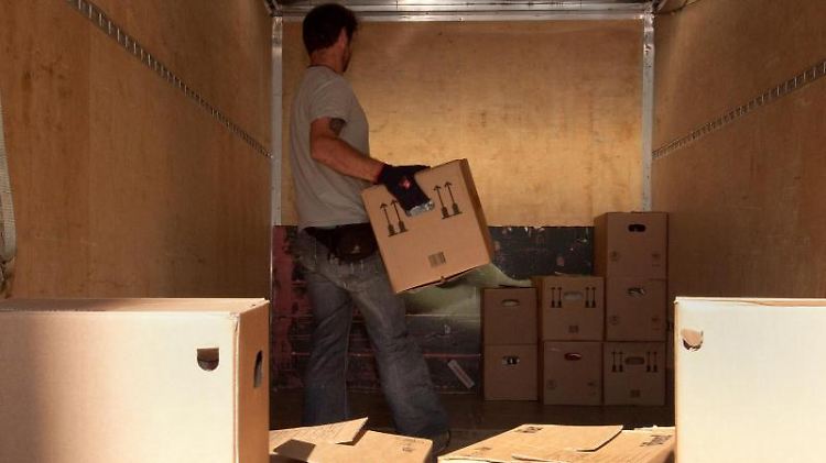 Kisten packen, weil der Vermieter Eigenbedarf angemeldet hat. Foto: Kai Remmers