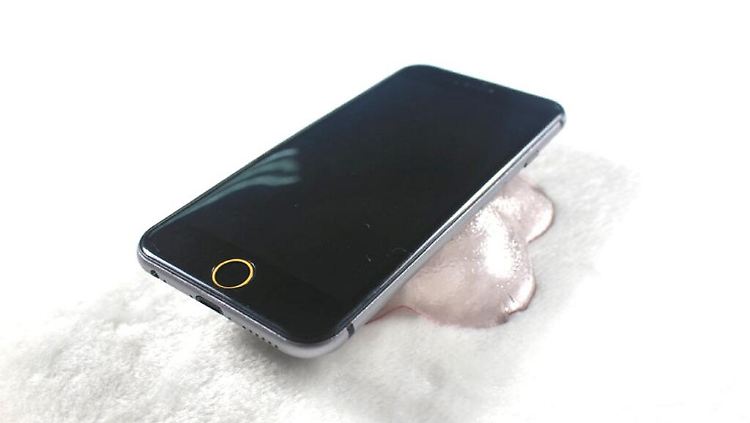 Sieht so das iPhone 6 mit gewölbtem Display aus oder liegt der Dummy völlig daneben?