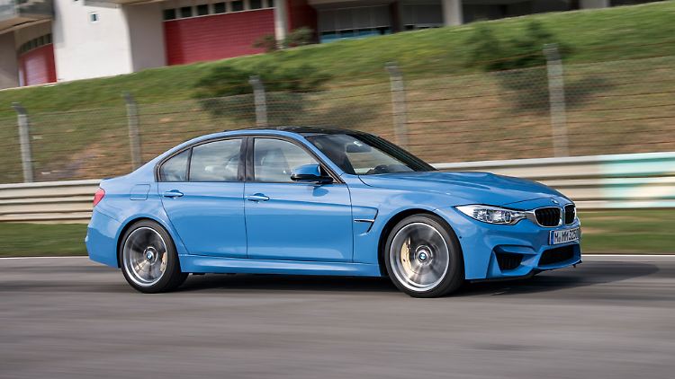 Die M3-Limousine zieht auf dem Rundkurs noch eine Idee schärfer ums Eck als der M4.