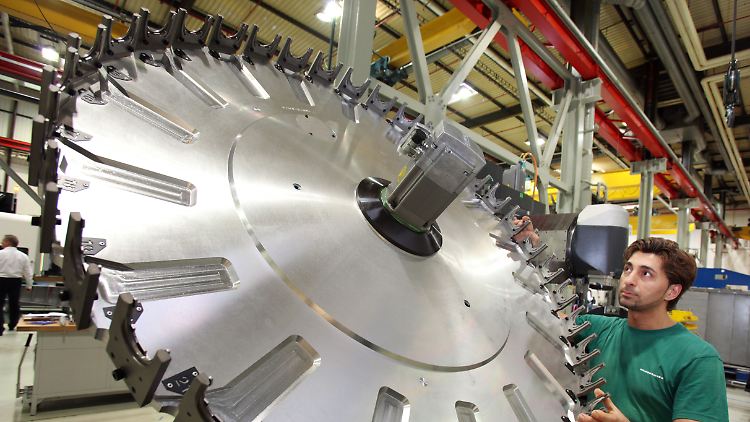  Auftragseinbußen, Rückschläge bei der Industrieproduktion und auch noch weniger Ausfuhren - die März-Bilanz der deutschen Wirtschaft täuscht. Das Quartal lief ganz gut.