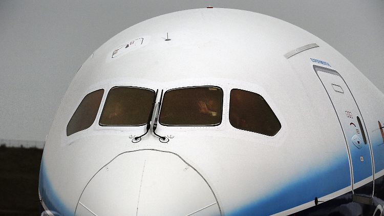 Extreme Belastungen durch wechselnde Druck- und Temperaturverhältnisse: Die Cockpitscheiben der 787 (hier im Bild eine Werksmaschine).