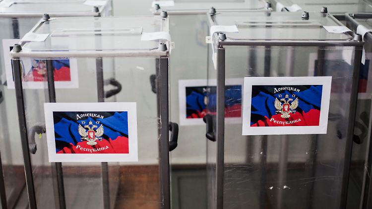 Die Wahlurnen stehen bereit.