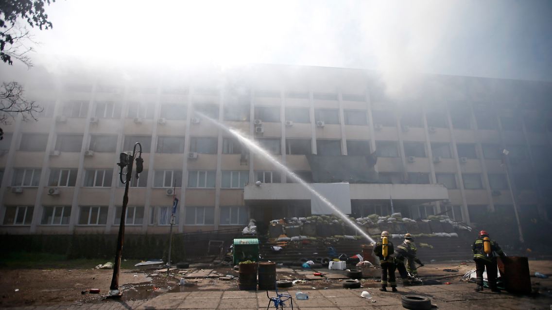 2014-05-11T090044Z_922062293_GM1EA5B1B6T01_RTRMADP_3_UKRAINE-CRISIS.JPG3839533537854328634.jpg