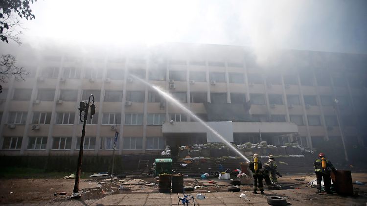 2014-05-11T090044Z_922062293_GM1EA5B1B6T01_RTRMADP_3_UKRAINE-CRISIS.JPG3839533537854328634.jpg