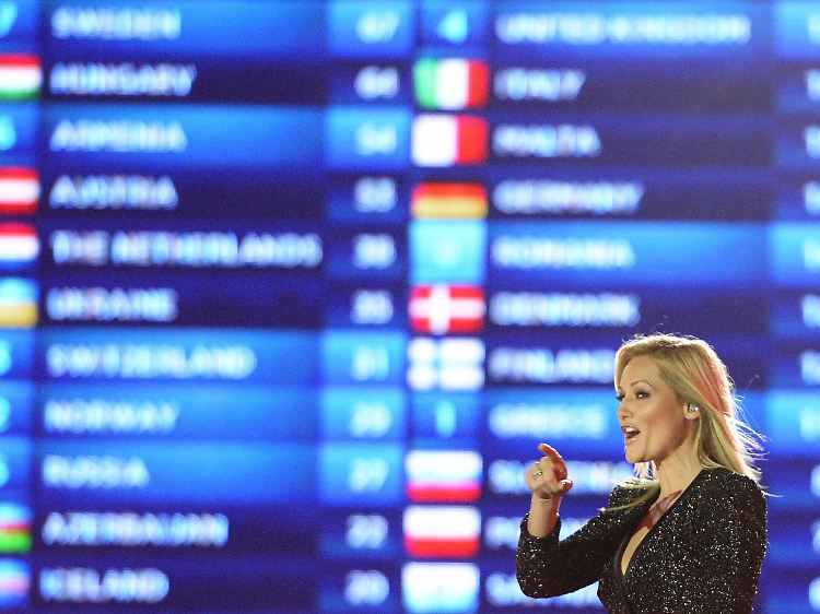 Ein Paradies für Perlinski ist der "Eurovision Song Contest" mit all seinen verschiedenen Sprachen. Die Dame auf dem Bild ist Helene Fischer, die bei einer Übertragung der Auszählung in Hamburg auftrat.
