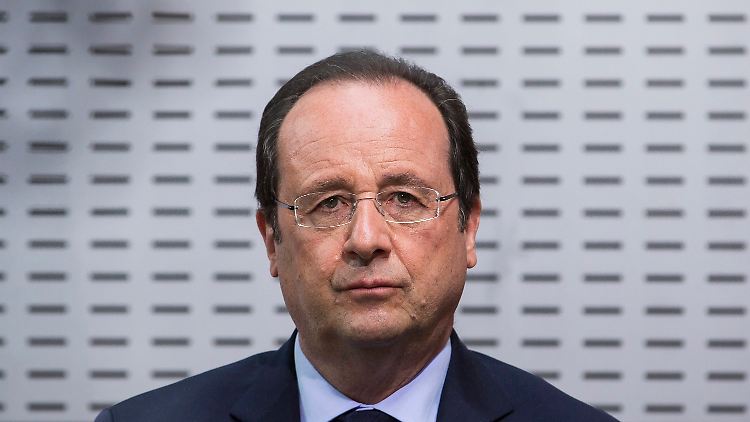 Frankreichs Präsident Francois Hollande schlägt ein Gipfeltreffen vor, das sich mit der Bedrohung durch Boko Haram beschäftigen soll.
