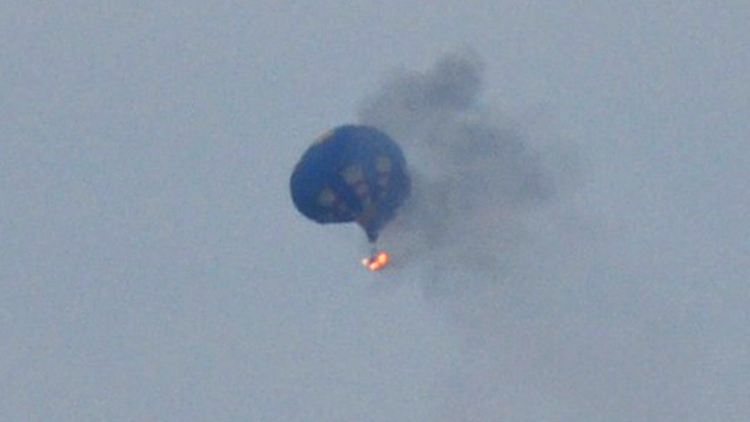 Der Pilot versuchte noch vergeblich, das Feuer zu löschen.