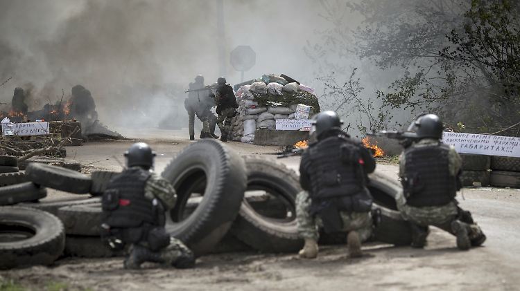 Ukrainische Soldaten Ende April bei einem "Anti-Terror-Einsatz" in Slawjansk: Wurden Sie dabei von US-Söldnern unterstützt?
