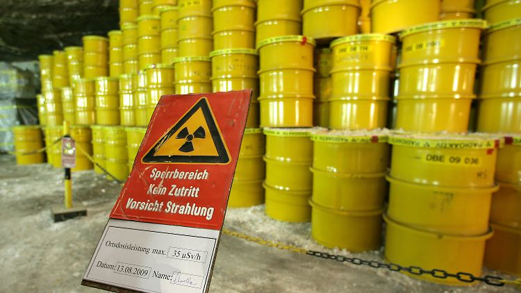 Mit dem Rückbau der Kernkraftwerke und der Lagerung des Atommülls wollen die Atom-Konzerne am liebsten nichts mehr zu tun haben.