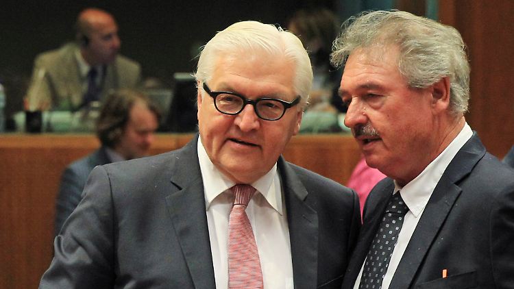 Bundesaußenminister Frank-Walter Steinmeier (l.) und sein luxemburgischer Kollege Jean Asselborn.