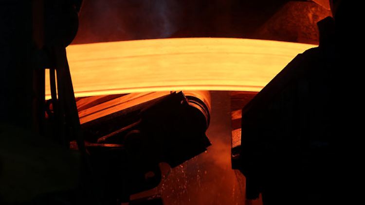 Ende der Durststrecke: Nach sieben Quartalen im Minus schafft ThyssenKrupp wieder einen Gewinn.