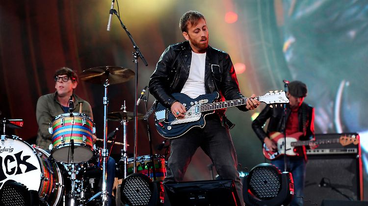 Dan Auerbach (M.) und Patrick Carney (l.) sind zurück.