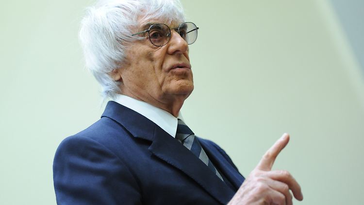 Die Staatsanwaltschaft beschuldigt Bernie Ecclestone, er habe Gribkowsky mit 44 Millionen Dollar geschmiert, damit dieser den Formel-1-Anteil einem von Ecclestone gewünschten Investor zuschanzte.