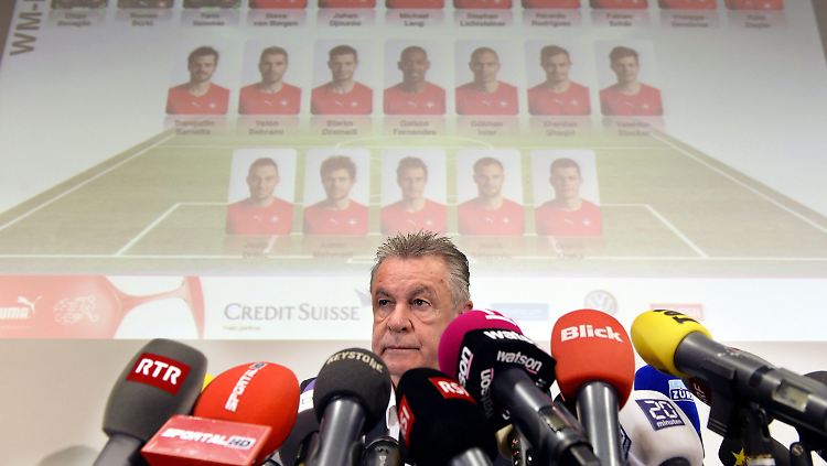 Vor seinem Wechsel in das Schweizer Nationalteam war Hitzfeld Coach bei Bayern München und Borussia Dortmund.
