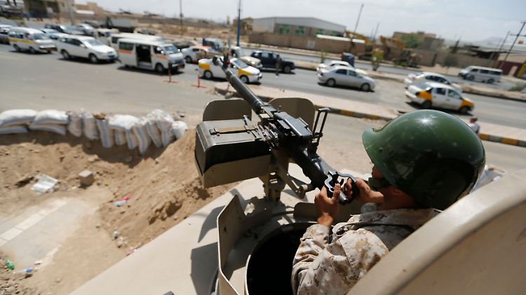An einem Straßenkontrollpunkt in Sanaa.