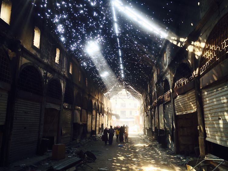 Ein Blick durch Pleitgens Kamera - in der Altstadt von Homs.