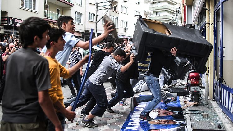 Auch wie hier in Soma kippten andernorts die Proteste schnell in Gewalt.