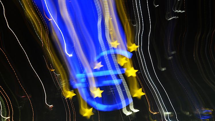Die Inflation ist weiter zu niedrig. Die EZB will daher sogar negative Zinsen in Kauf nehmen.