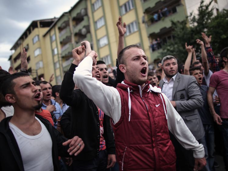 Aufgebrachte Türken demonstrieren wegen des Grubenunglücks gegen Erdogan. Vermutlich sind es keine Stammwähler der AKP.