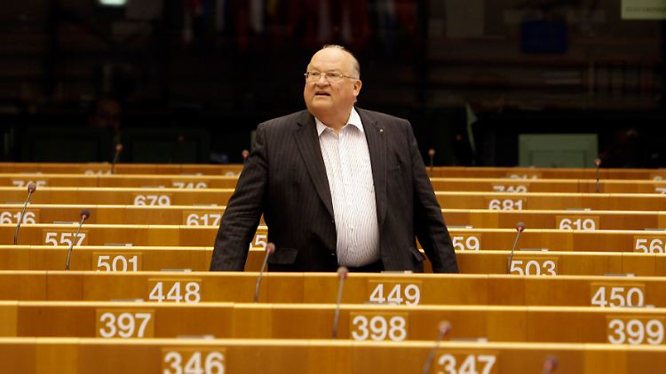 Jean-Luc Dehaene im Juni 2010 vor einer Sitzung des Europaparlaments in Brüssel.