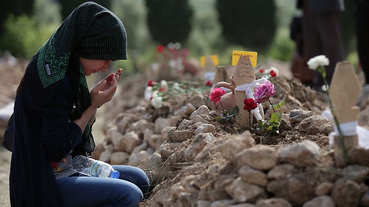 In Soma, heißt es, findet das Leben derzeit auf dem Friedhof statt.