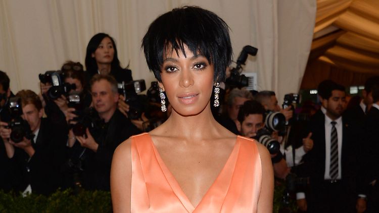 Verschiedene Medien hatten behauptet, Solange Knowles sei betrunken gewesen - falsch, wie sie nun in einem Statement verlauten lässt.