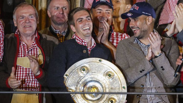 Lahm und Guardiola auf der Meisterfeier auf dem Münchner Rathausbalkon.