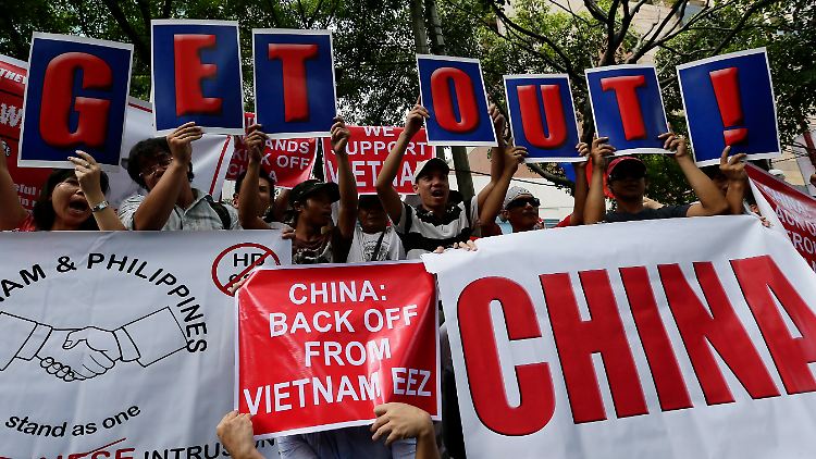 Philippinos und Vietnamesen protestieren in Manila gegen China. Beide Staaten fühlen sich von der Großmacht bedroht.