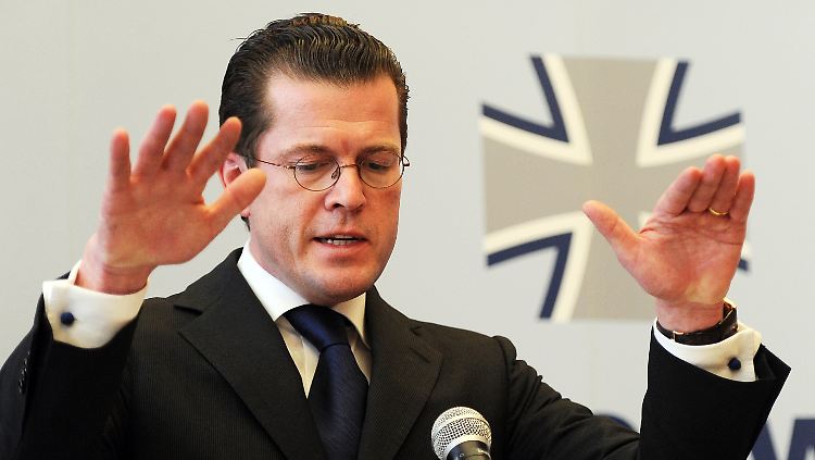 Verteidigungsminister Guttenberg bevorzugt eine Mischung aus Berufs- und Freiwilligenarmee.