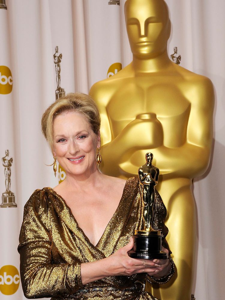 Meryl Streep mit ihrem Oscar für die Hauptrolle in dem Film "Die Eiserne Lady" im Februar 2012.