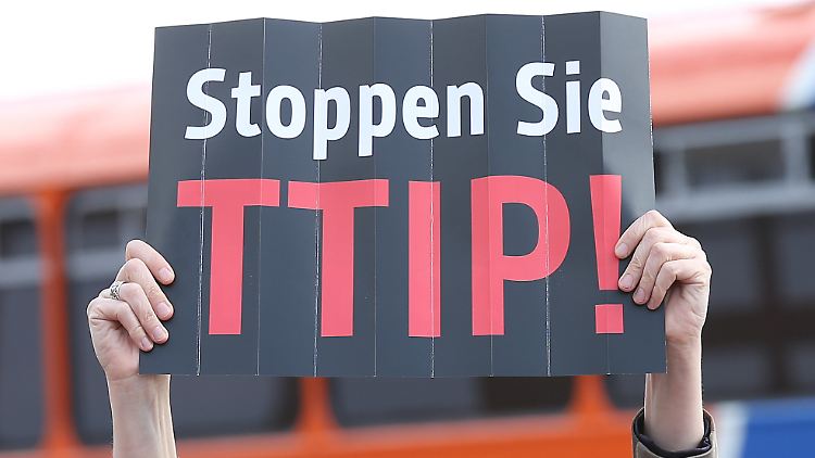Bei einer Wahlkampfveranstaltung der CDU auf dem Hamburger Fischmarkt.