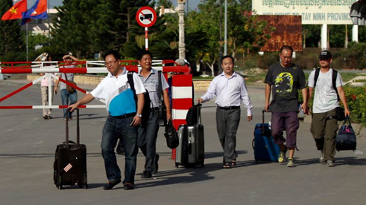 Chinesen überqueren die Grenze nach Kambodscha.