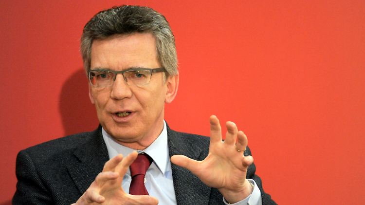 Bundesinnenminister Thomas de Maizière ist bereit, über Details im neuen Asylrecht zu reden.