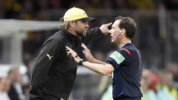 Tor oder kein Tor - diese Frage wird den deutschen Clubfußball weiterhin beschäftigen. Ausgerechnet im Pokal-Finale entscheidet das Schiedsrichter-Gespann falsch.