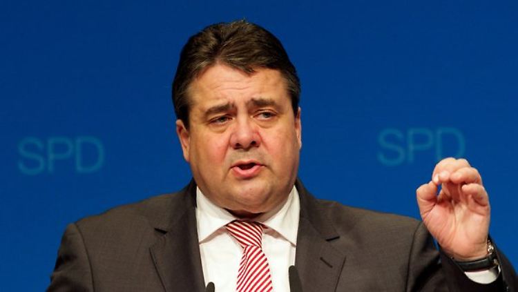 Droht mit Sanktionen: Sigmar Gabriel.