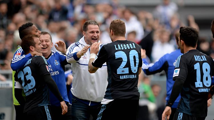 Der historische Absturz ist abgewendet, die  Bundesliga-Uhr des Hamburger SV tickt auch nach 50 Jahren und 267  Tagen weiter.