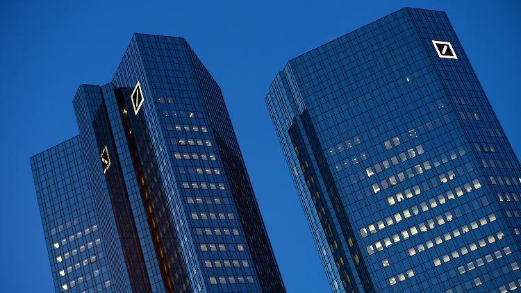 In den Türmen der Deutschen Bank wird offenbar noch an der Kapitalerhöhung gefeilt. 